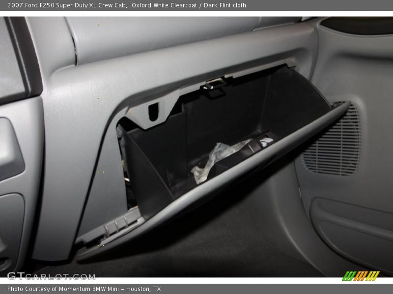 Oxford White Clearcoat / Dark Flint cloth 2007 Ford F250 Super Duty XL Crew Cab
