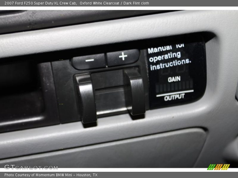 Oxford White Clearcoat / Dark Flint cloth 2007 Ford F250 Super Duty XL Crew Cab