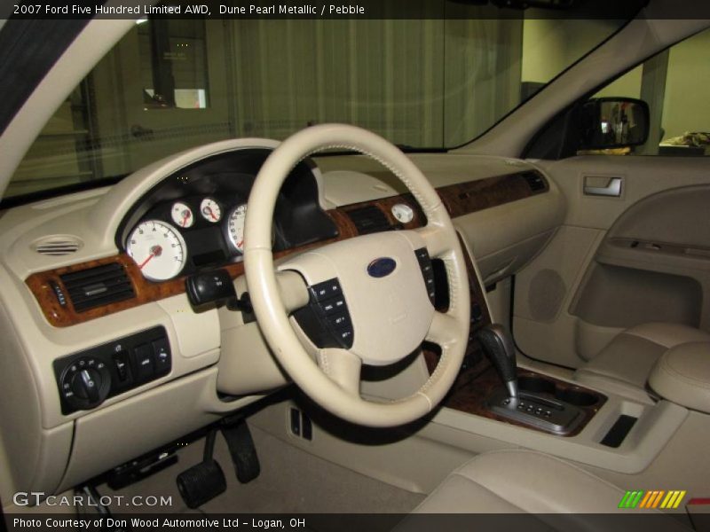 Dashboard of 2007 Five Hundred Limited AWD