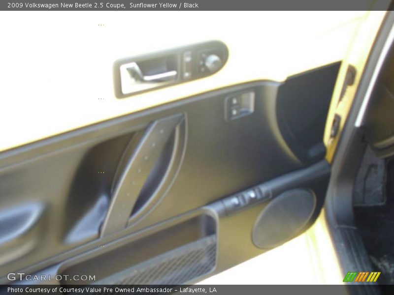 Sunflower Yellow / Black 2009 Volkswagen New Beetle 2.5 Coupe