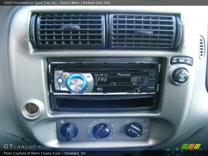 Oxford White / Medium Dark Flint 2005 Ford Explorer Sport Trac XLS