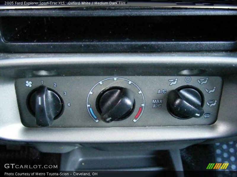Oxford White / Medium Dark Flint 2005 Ford Explorer Sport Trac XLS