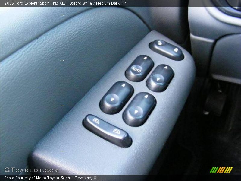 Oxford White / Medium Dark Flint 2005 Ford Explorer Sport Trac XLS