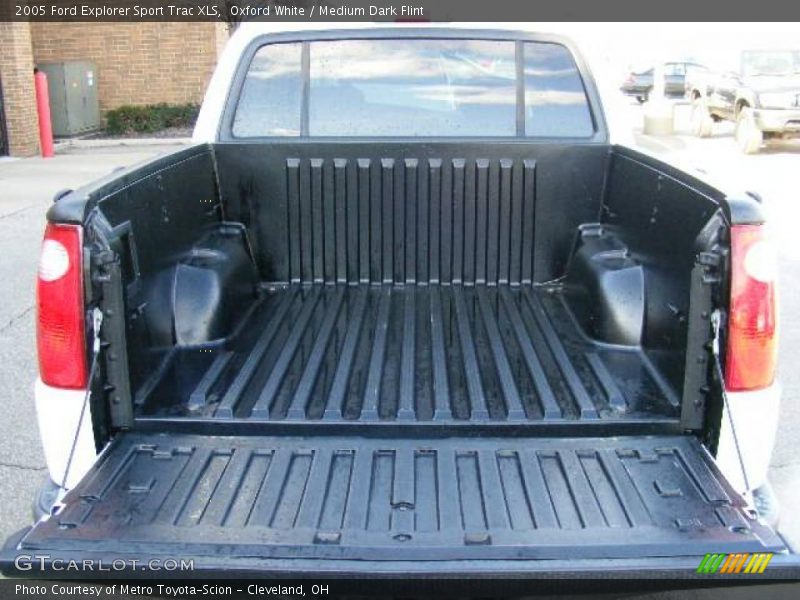Oxford White / Medium Dark Flint 2005 Ford Explorer Sport Trac XLS