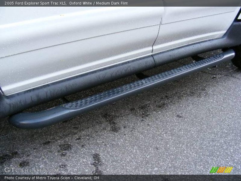 Oxford White / Medium Dark Flint 2005 Ford Explorer Sport Trac XLS