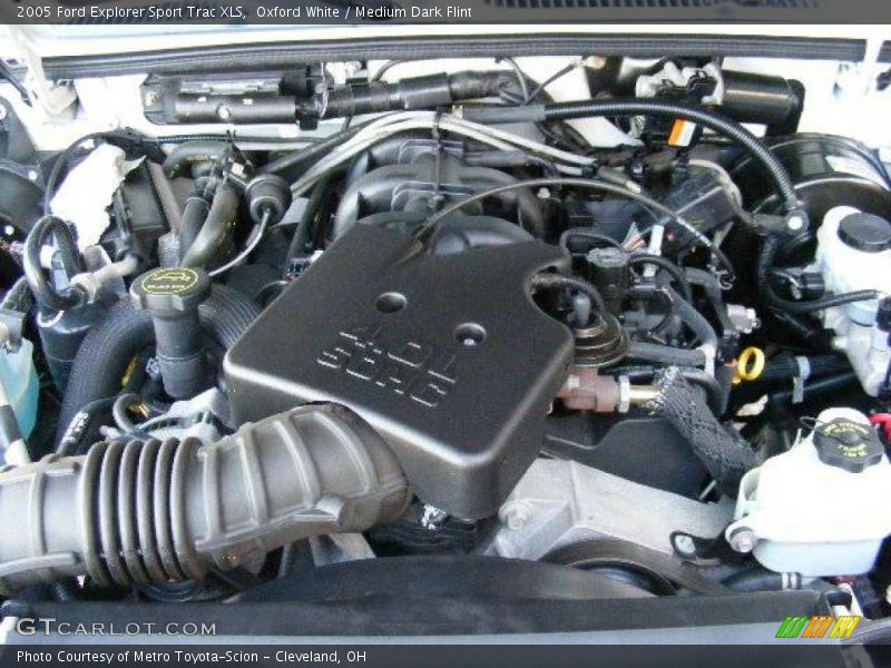 Oxford White / Medium Dark Flint 2005 Ford Explorer Sport Trac XLS