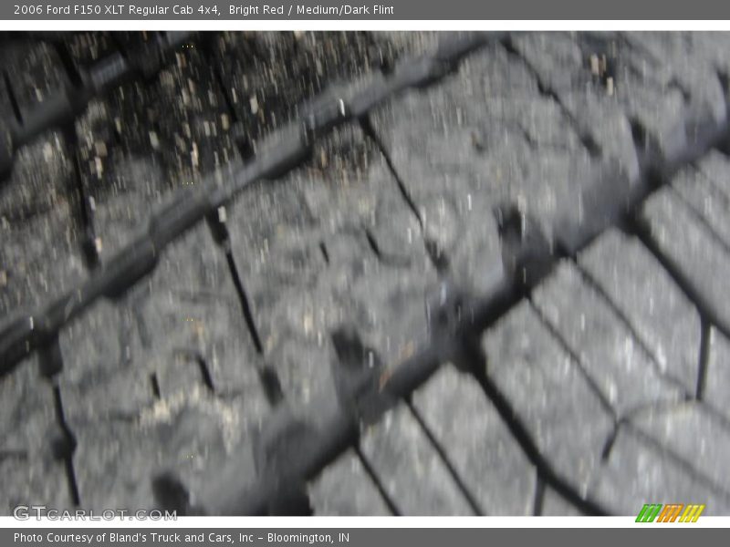 Bright Red / Medium/Dark Flint 2006 Ford F150 XLT Regular Cab 4x4