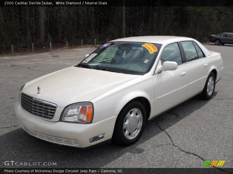 White Diamond / Neutral Shale 2000 Cadillac DeVille Sedan