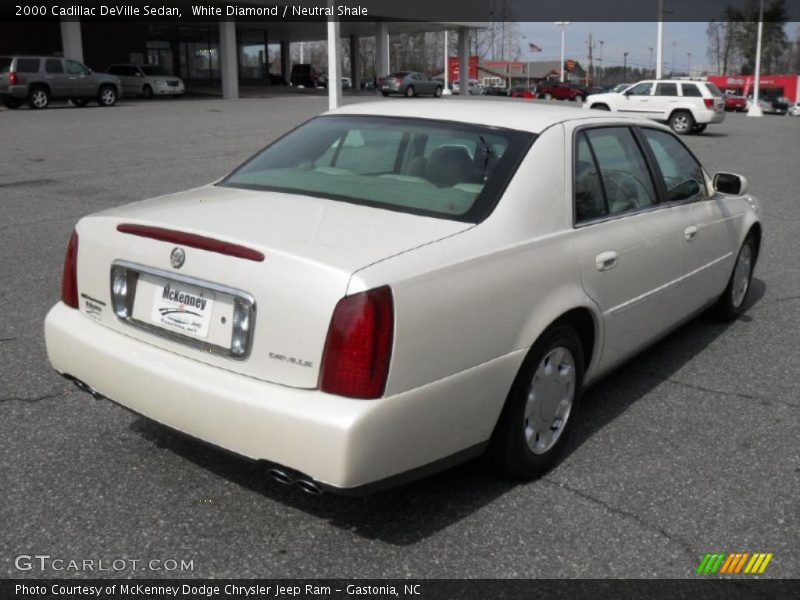 White Diamond / Neutral Shale 2000 Cadillac DeVille Sedan
