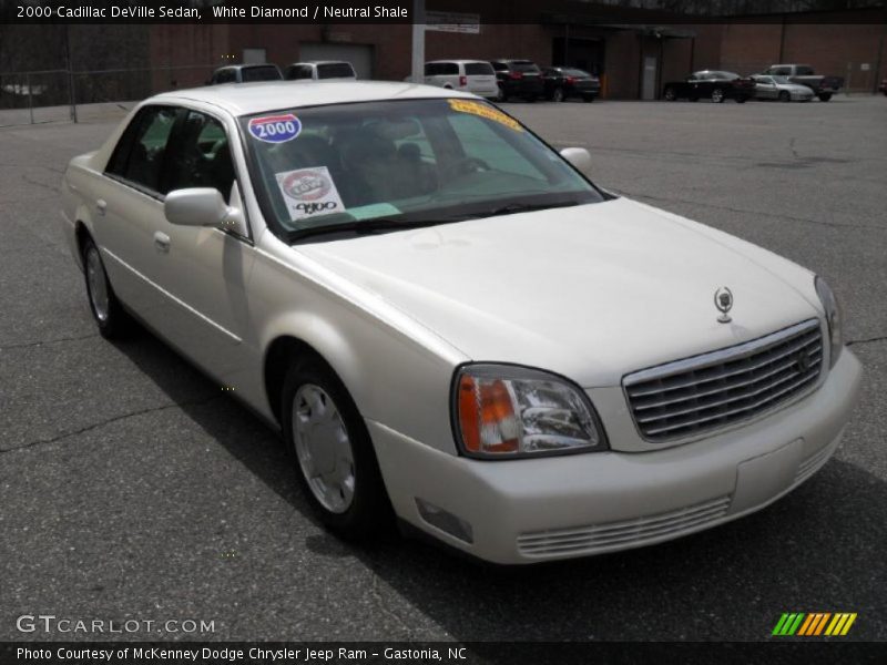 White Diamond / Neutral Shale 2000 Cadillac DeVille Sedan
