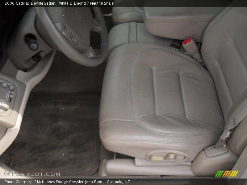 White Diamond / Neutral Shale 2000 Cadillac DeVille Sedan