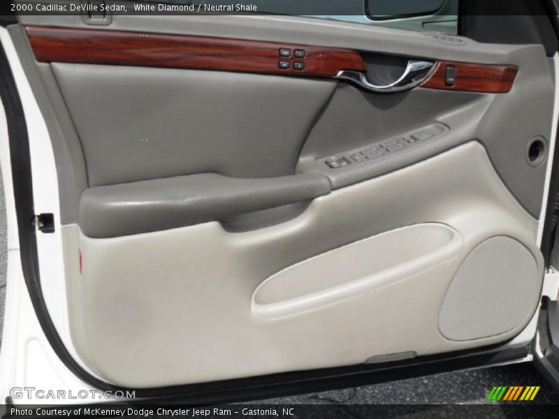 White Diamond / Neutral Shale 2000 Cadillac DeVille Sedan