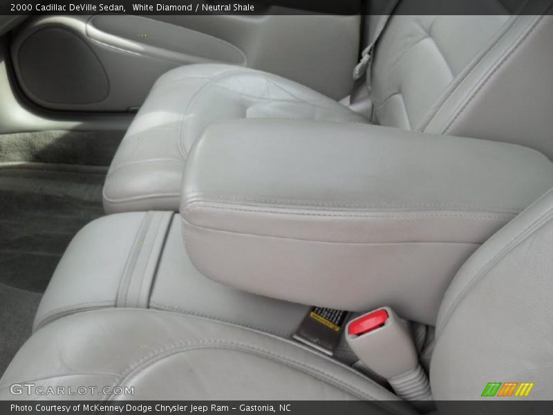 White Diamond / Neutral Shale 2000 Cadillac DeVille Sedan