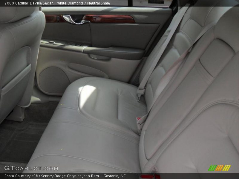 White Diamond / Neutral Shale 2000 Cadillac DeVille Sedan