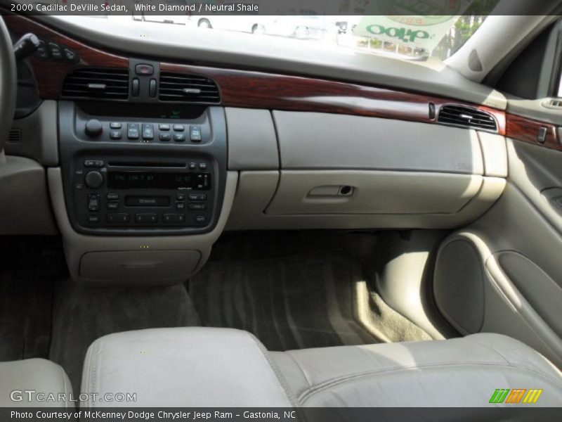 White Diamond / Neutral Shale 2000 Cadillac DeVille Sedan