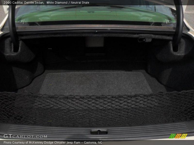 White Diamond / Neutral Shale 2000 Cadillac DeVille Sedan