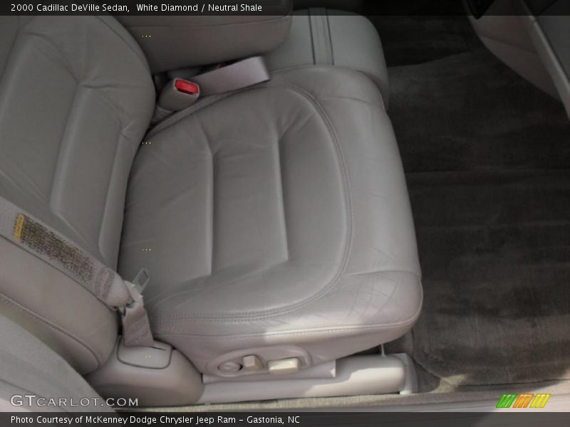 White Diamond / Neutral Shale 2000 Cadillac DeVille Sedan