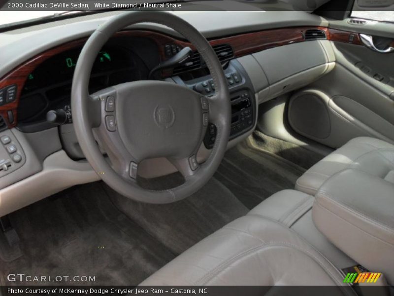 White Diamond / Neutral Shale 2000 Cadillac DeVille Sedan