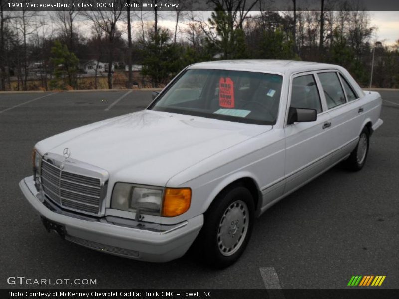 Front 3/4 View of 1991 S Class 300 SEL