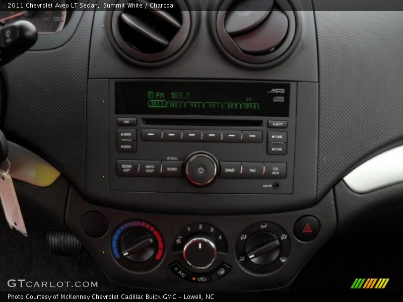 Controls of 2011 Aveo LT Sedan