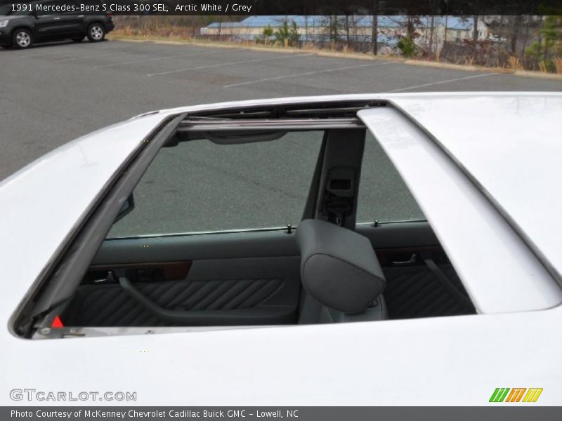 Sunroof of 1991 S Class 300 SEL