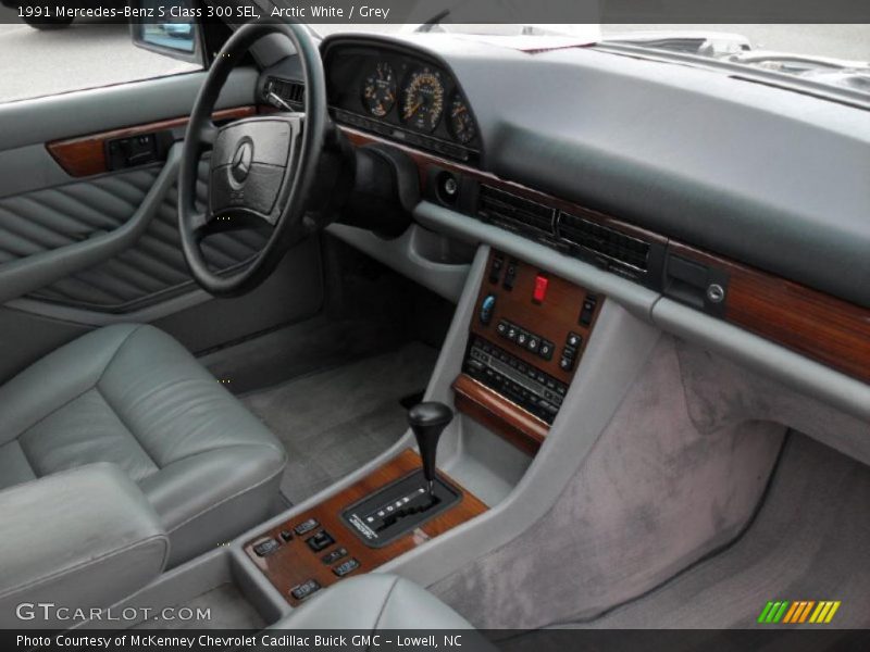 Dashboard of 1991 S Class 300 SEL