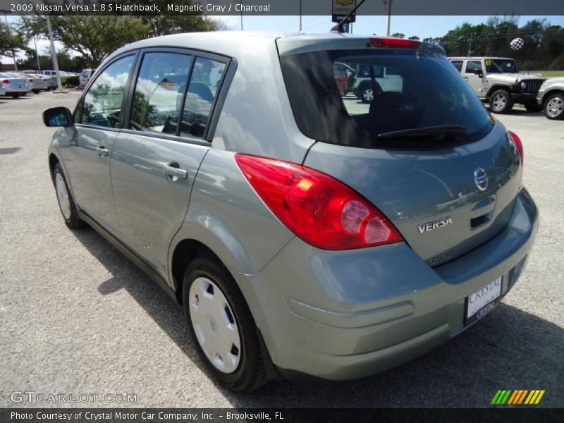 Magnetic Gray / Charcoal 2009 Nissan Versa 1.8 S Hatchback
