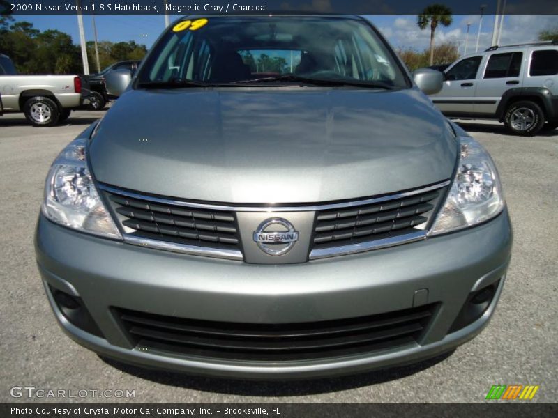 Magnetic Gray / Charcoal 2009 Nissan Versa 1.8 S Hatchback