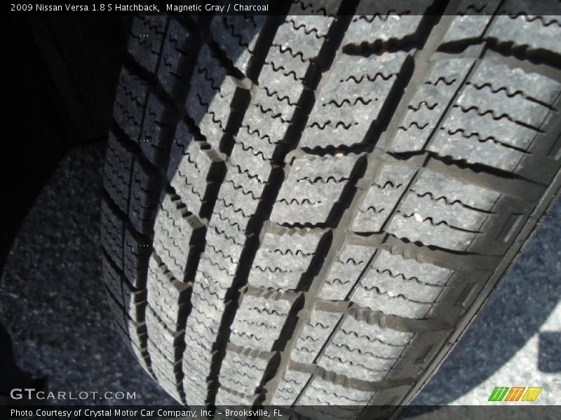 Magnetic Gray / Charcoal 2009 Nissan Versa 1.8 S Hatchback