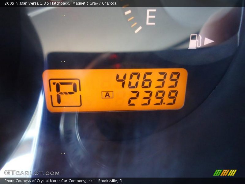 Magnetic Gray / Charcoal 2009 Nissan Versa 1.8 S Hatchback