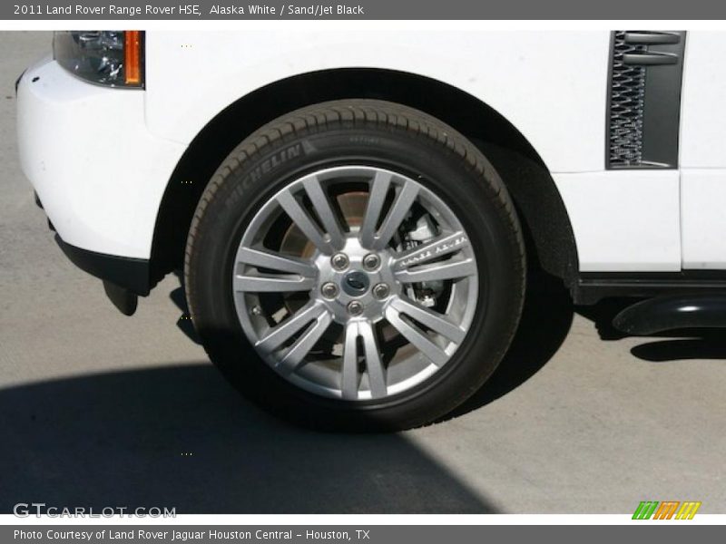 Alaska White / Sand/Jet Black 2011 Land Rover Range Rover HSE