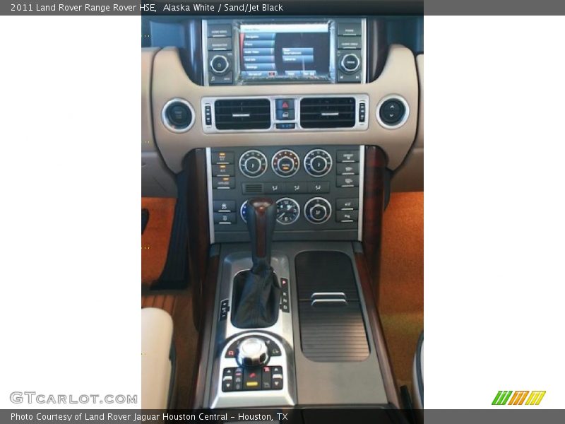 Alaska White / Sand/Jet Black 2011 Land Rover Range Rover HSE