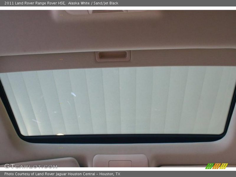 Alaska White / Sand/Jet Black 2011 Land Rover Range Rover HSE