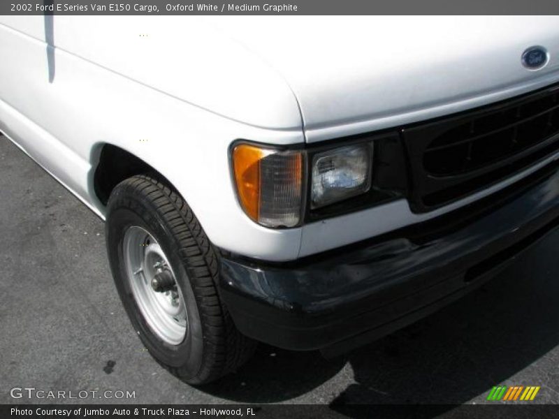 Oxford White / Medium Graphite 2002 Ford E Series Van E150 Cargo