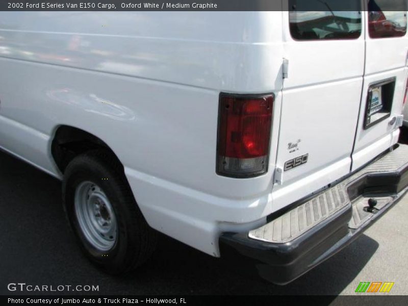 Oxford White / Medium Graphite 2002 Ford E Series Van E150 Cargo