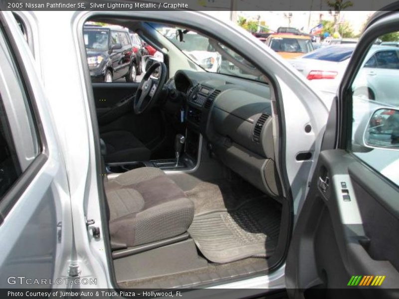 Silver Lightning Metallic / Graphite 2005 Nissan Pathfinder SE