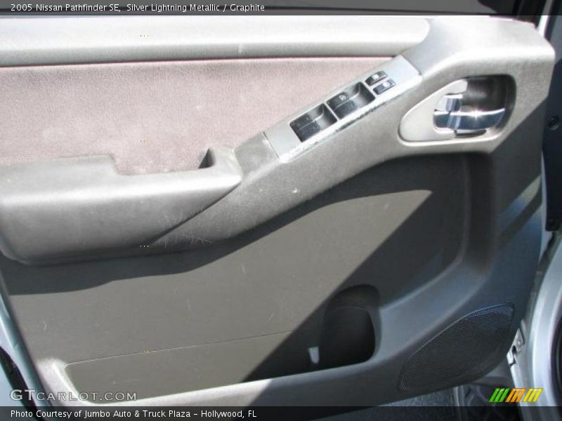 Silver Lightning Metallic / Graphite 2005 Nissan Pathfinder SE