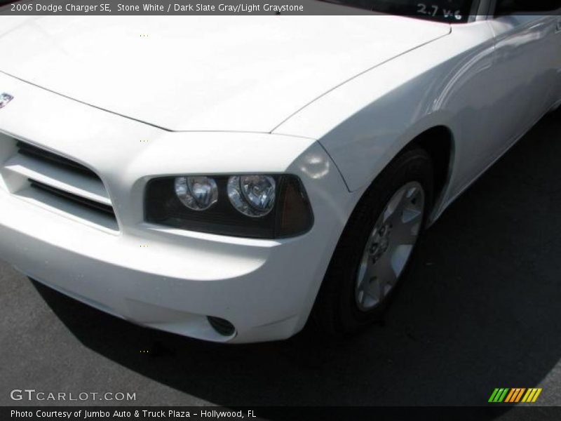 Stone White / Dark Slate Gray/Light Graystone 2006 Dodge Charger SE