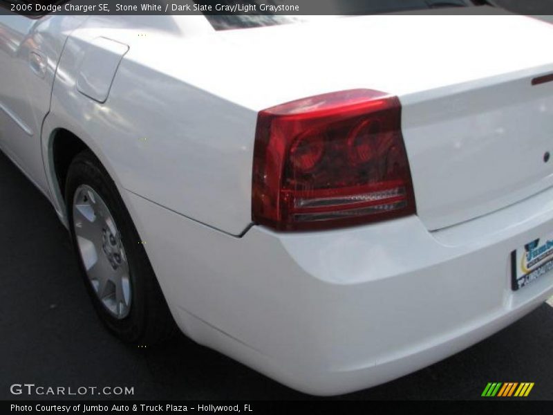 Stone White / Dark Slate Gray/Light Graystone 2006 Dodge Charger SE