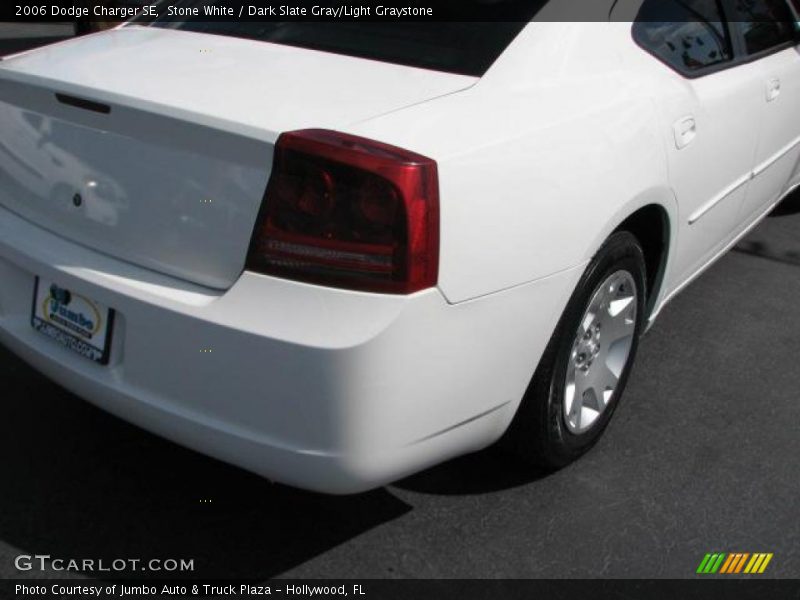 Stone White / Dark Slate Gray/Light Graystone 2006 Dodge Charger SE