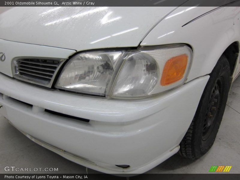 Arctic White / Gray 2001 Oldsmobile Silhouette GL