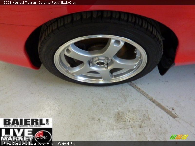 Cardinal Red / Black/Gray 2001 Hyundai Tiburon