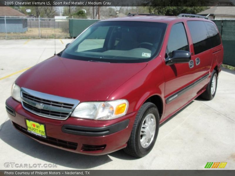 Front 3/4 View of 2005 Venture LS