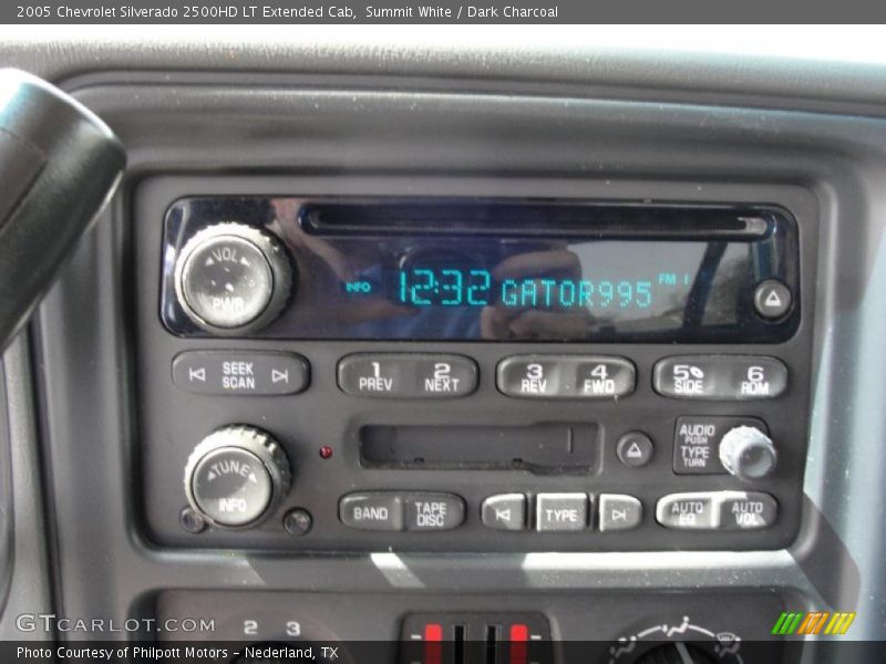 Controls of 2005 Silverado 2500HD LT Extended Cab