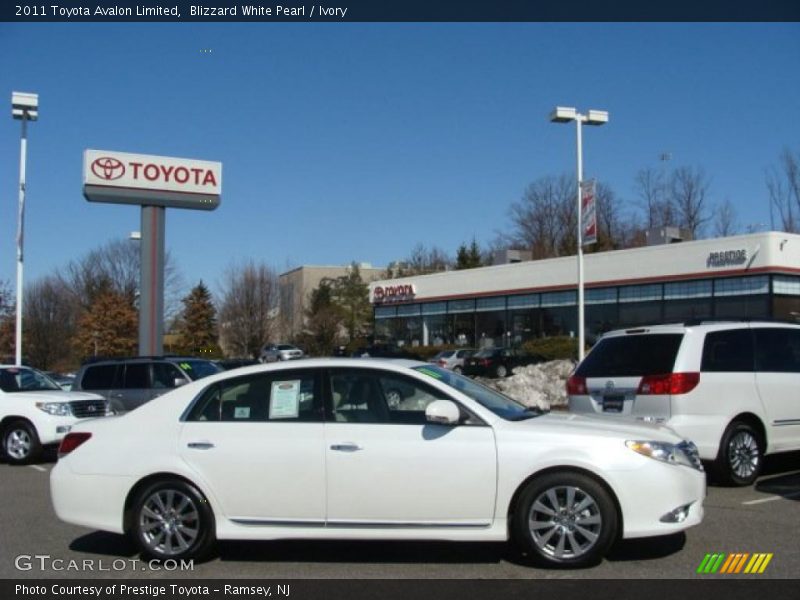 Blizzard White Pearl / Ivory 2011 Toyota Avalon Limited