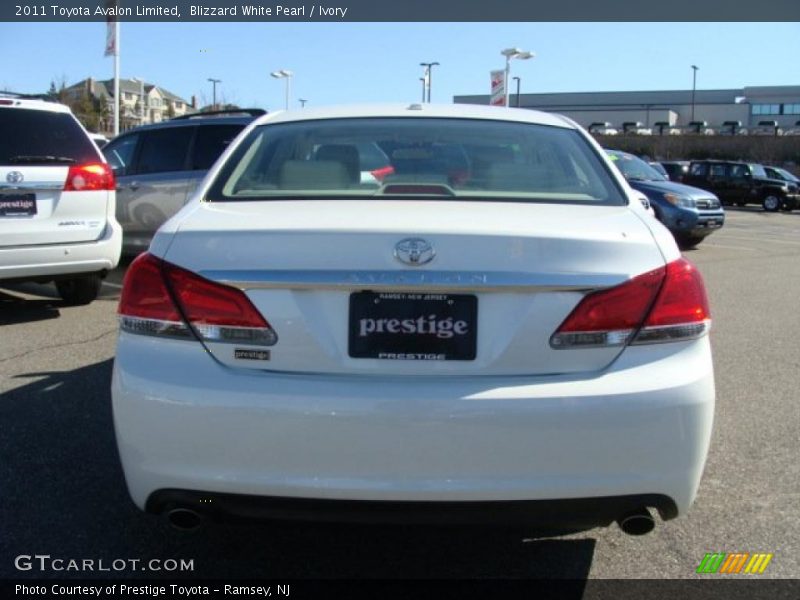 Blizzard White Pearl / Ivory 2011 Toyota Avalon Limited