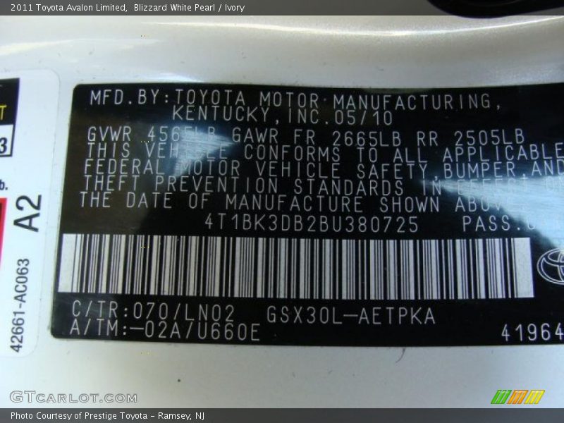 Blizzard White Pearl / Ivory 2011 Toyota Avalon Limited