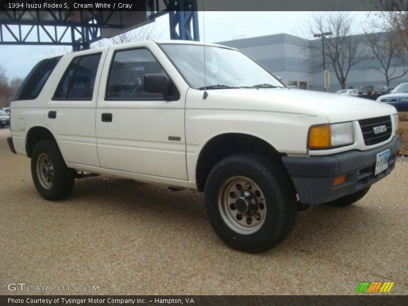 Front 3/4 View of 1994 Rodeo S
