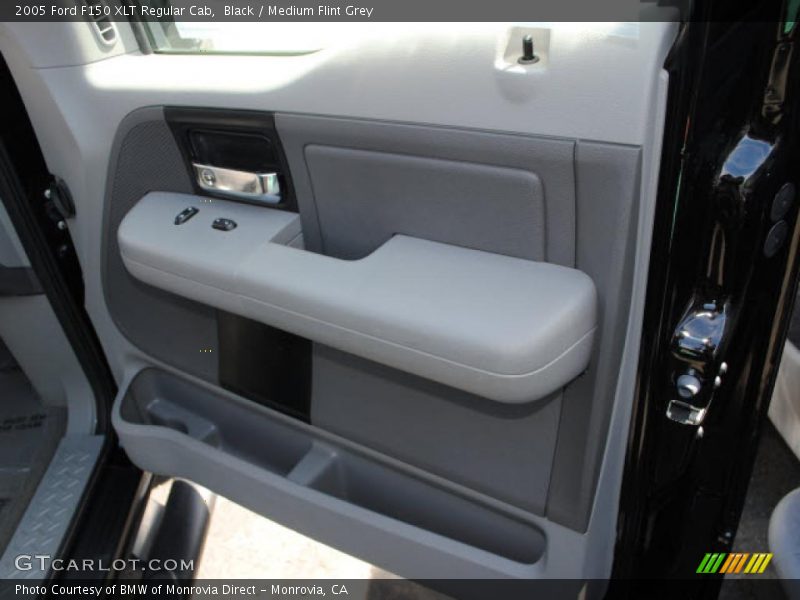 Black / Medium Flint Grey 2005 Ford F150 XLT Regular Cab