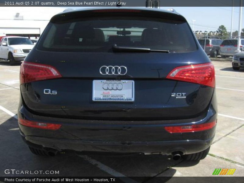 Deep Sea Blue Pearl Effect / Light Gray 2011 Audi Q5 2.0T quattro